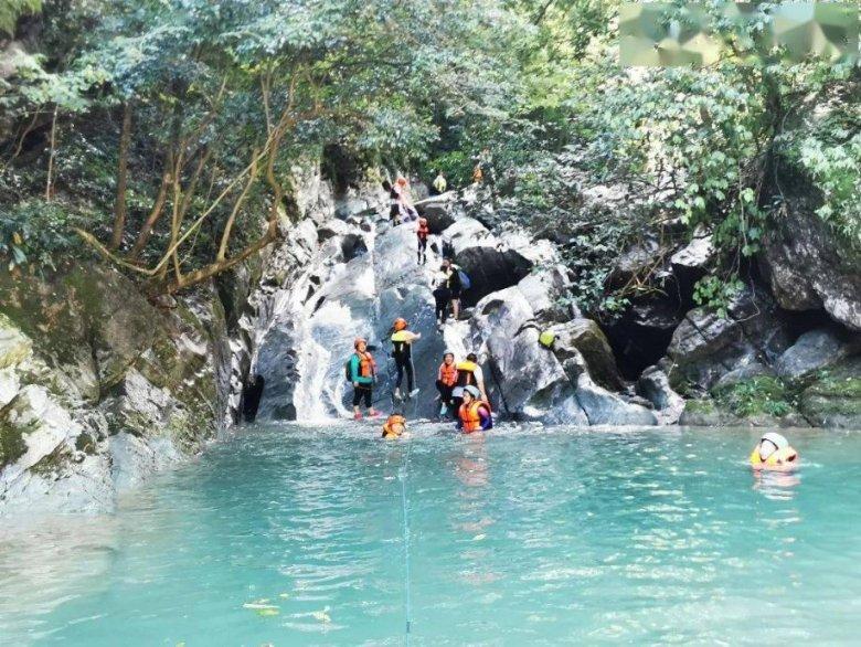 废弃洞穴逃生