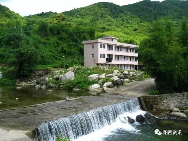 回顾女子误入歧路,与3名闺蜜投身灰色职业,被抓时账户余额160万